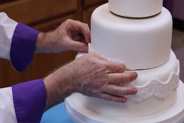 Tips That Will Help You Make Your Own Wedding Cake