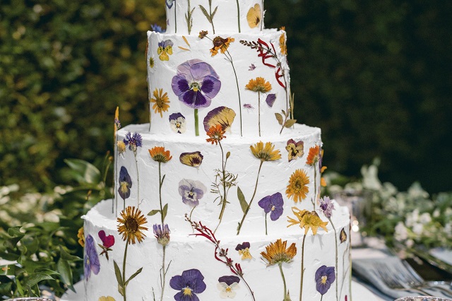 Tips That Will Help You Make Your Own Wedding Cake